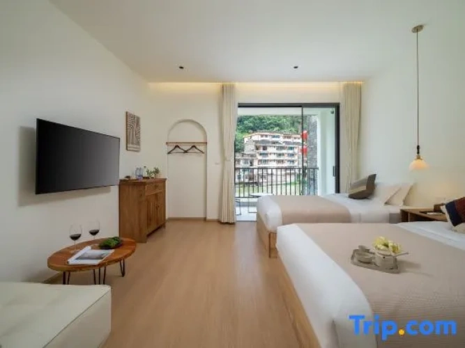 Standard Twin room with balcony and with river view
