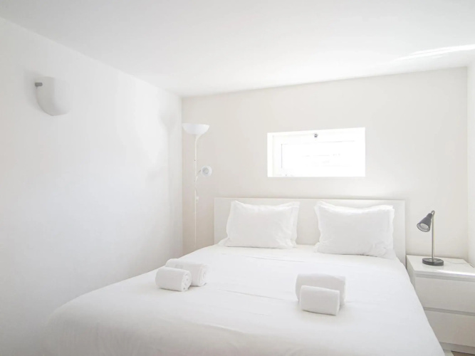 Baixa chiado 2 bedroom duplex apt with elevator