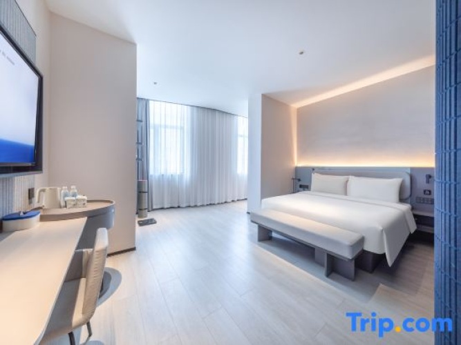 Standard Double room with city view