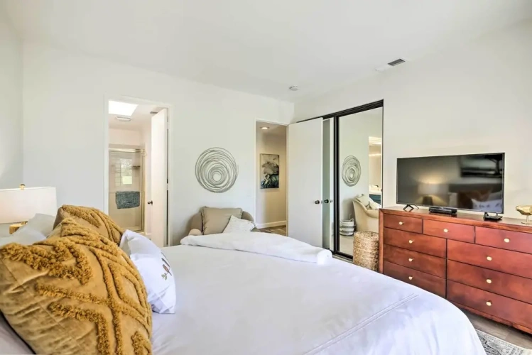 2 Bedrooms Apartment