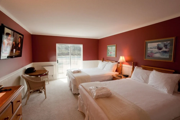 Standard Quadruple room with balcony and with river view