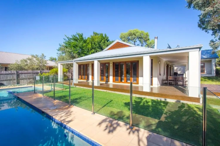 4 Bedrooms Cottage