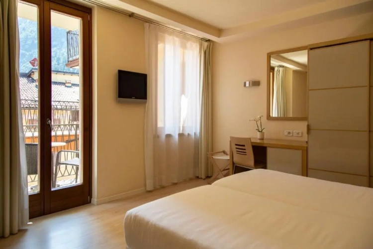 Standard Triple room with balcony