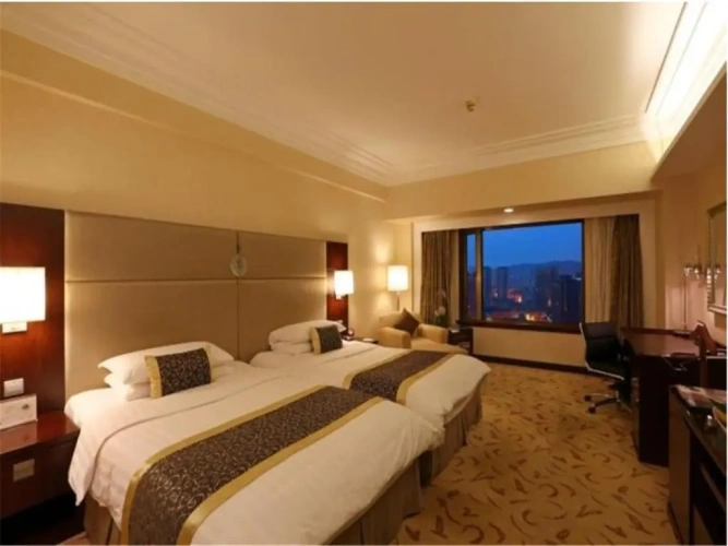 Twin Horizon Club room
