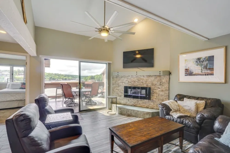 2 Bedrooms Apartment