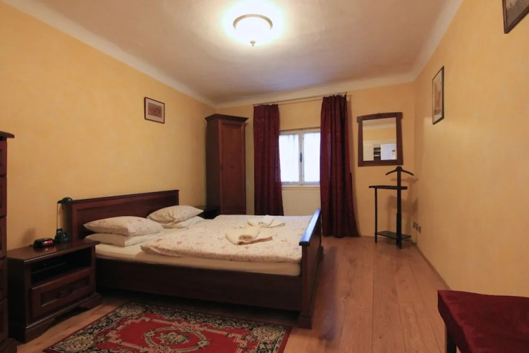 1 Bed Flat - Sleeps 3 - Courtyard - Wifi