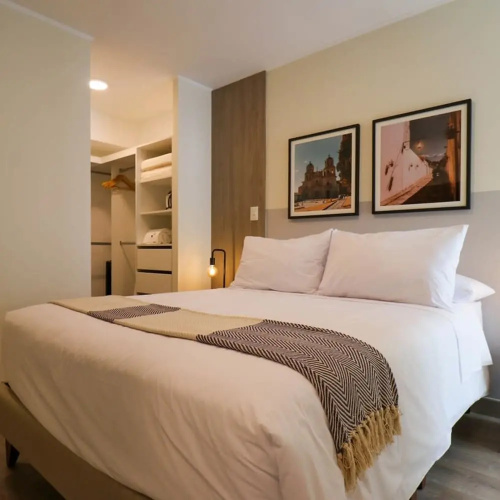 w Marvelous 2BR With Balcony in Miraflores