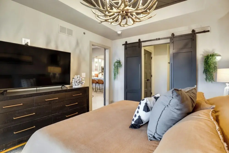 Views + Pool Access: Luxurious Lake Ozark Condo