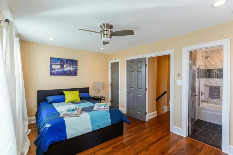Luxurious DC Townhome ideal for Large Families plus Free Parking