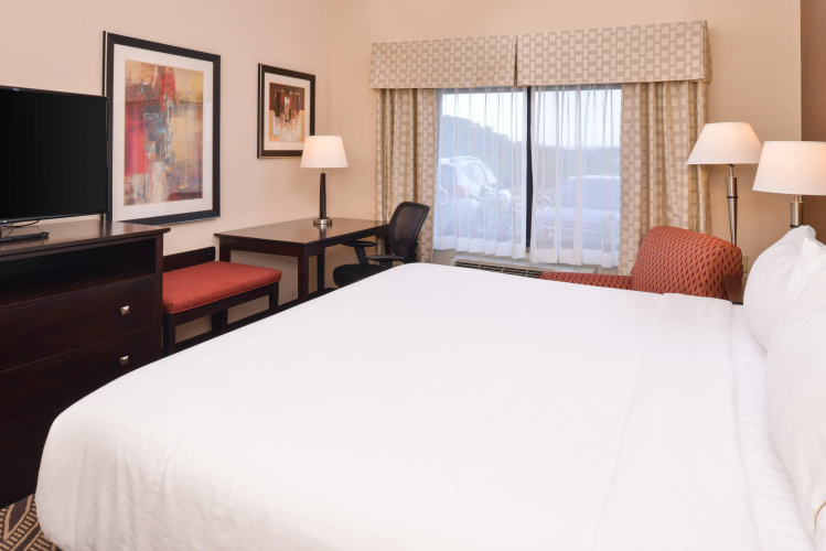 Holiday Inn Express & Suites Washington - Meadow Lands by IHG