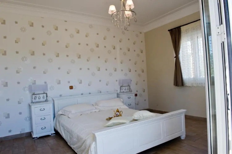 2 Bedrooms Villa