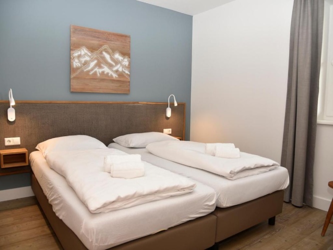 2 Bedrooms Bungalow