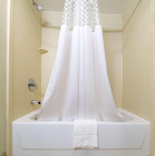 Standard Twin room with lake view