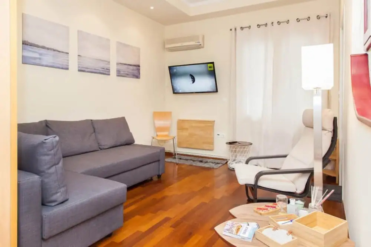 Centrally Located Studio In Athens