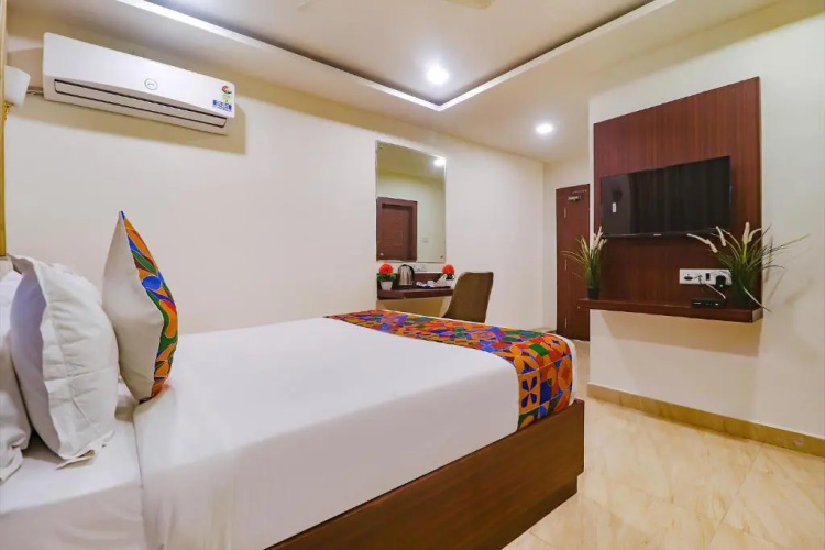 Fabhotel Rainbow Express
