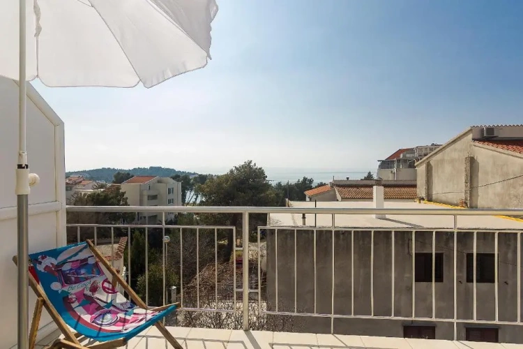 Apartment with balcony