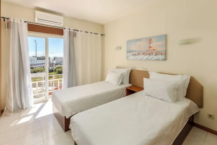 Standard Twin room with balcony