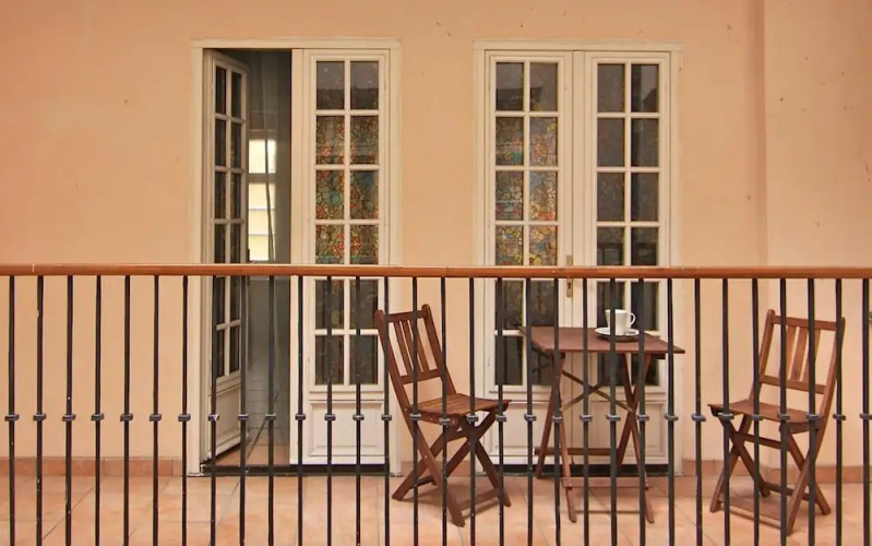 1 Bed Flat - Sleeps 4 - Balcony - Wifi