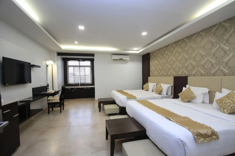2 Bedrooms Standard Double Family room with city view