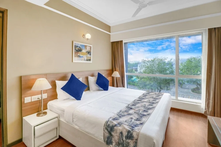 Deluxe Suite with balcony