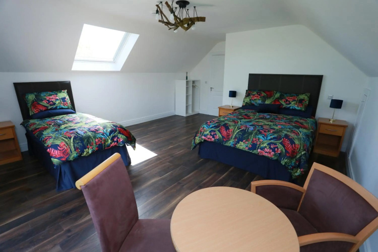 Luxury 6 Bedroom Spiddal Villa, Jacuzzi, Balcony