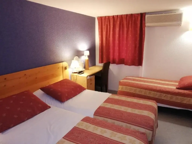 Standard Triple room