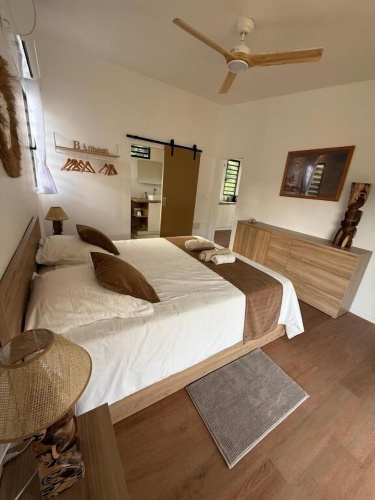 bungalow moorea tiki lodge