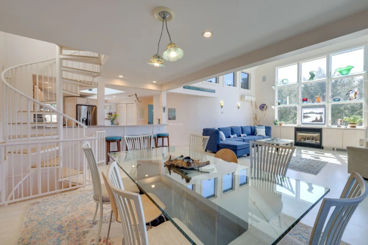 Wellfleet Home w/ Deck, Bay Views & Kayaks