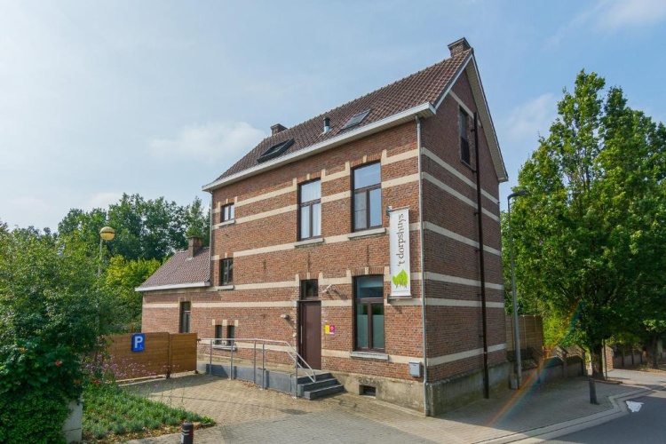5 Bedrooms Cottage