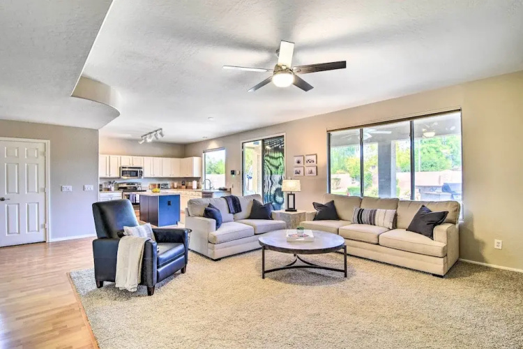 Private Pool & Hot Tub: Southeast Gilbert Home