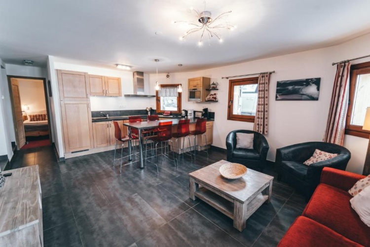 2 Bedrooms Apartment