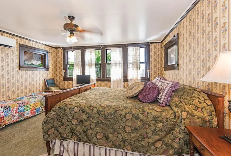 Manoa Valley Inn
