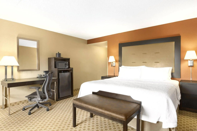 Hampton Inn & Suites Herndon-Reston