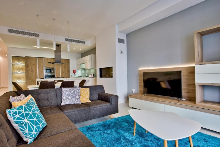 3 Bedrooms Apartment