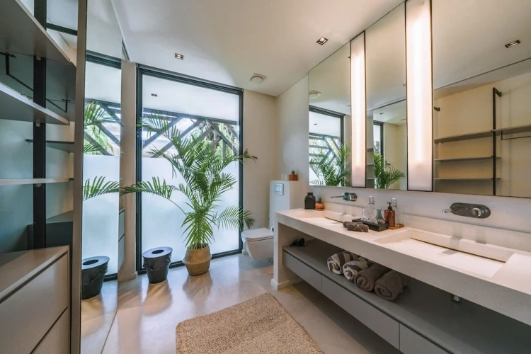 6 Bedrooms Luxury Villa