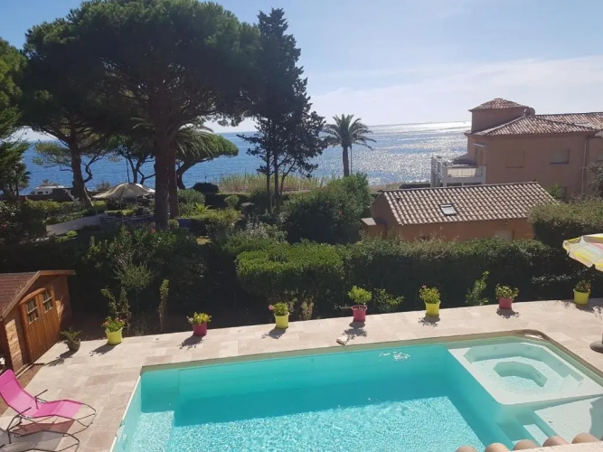 Standard Twin room with sea view