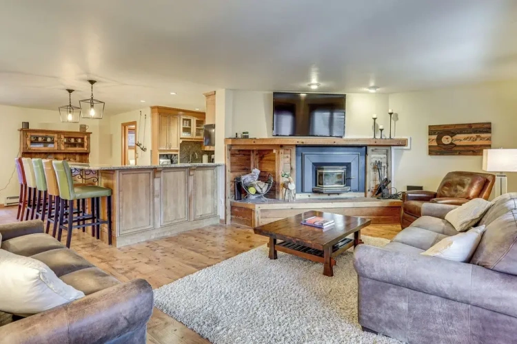 3 Bedrooms Apartment