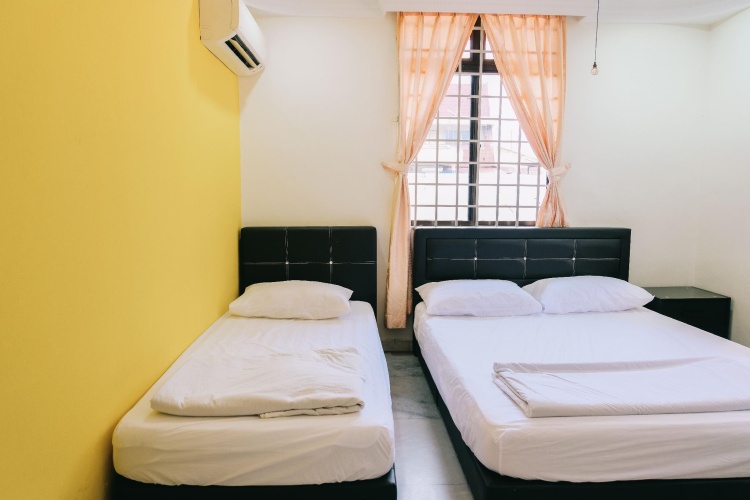 Standard Triple room