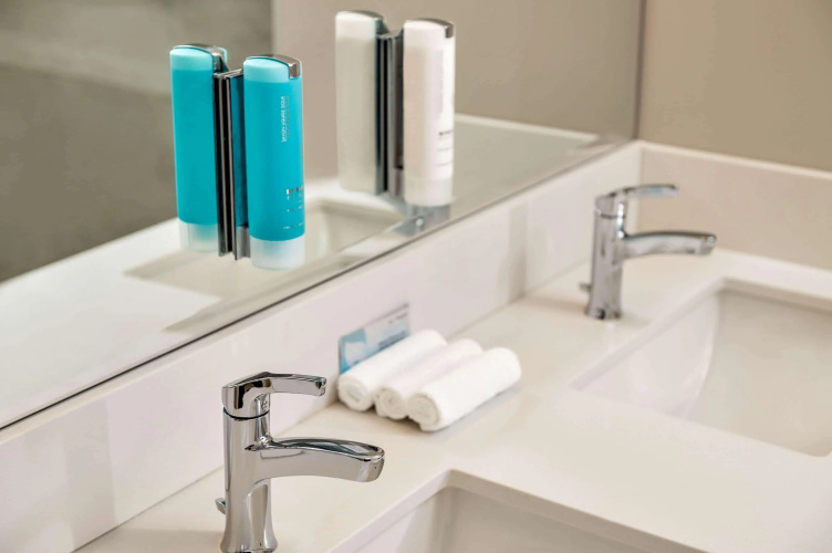 Microtel Inn & Suites By Wyndham Kelowna photo 9