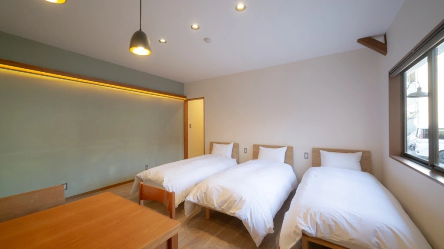 Standard Triple room