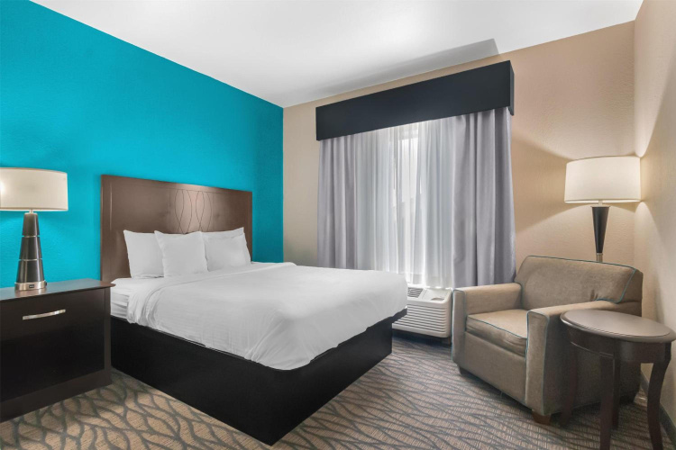 Best Western Plus Hiawatha Hotel