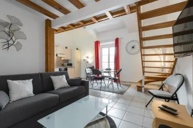Massena Square - 1 Bdr Duplex With Ac