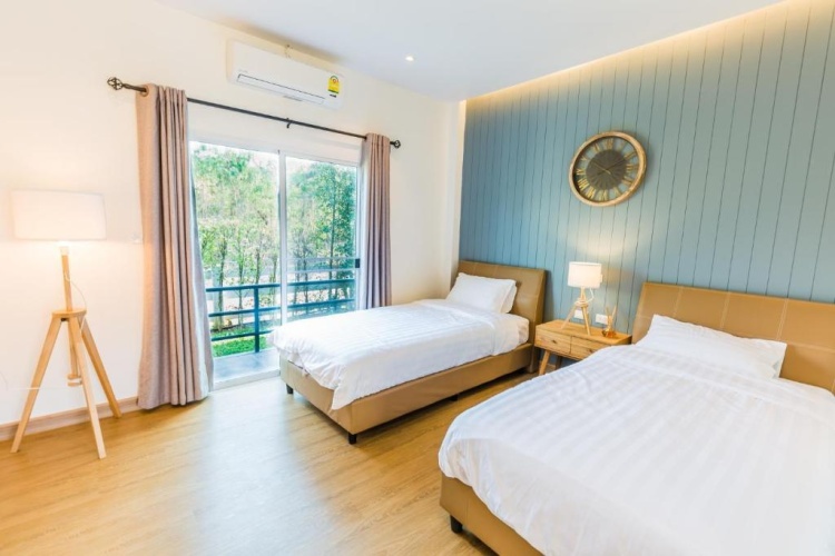 Standard Twin room with balcony