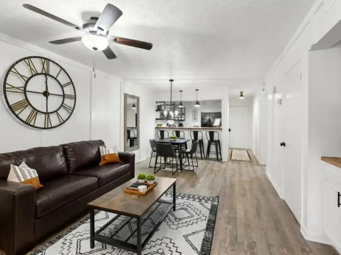 NEW Renovated Fabulous 2 bed 2 Bath Pool View