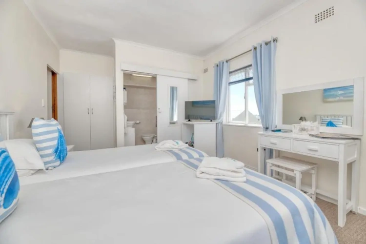 Standard Twin room with sea view