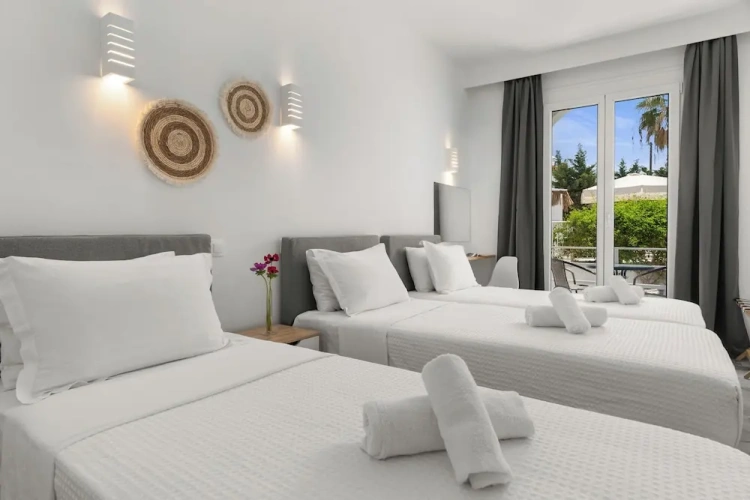 Classic Triple room with balcony