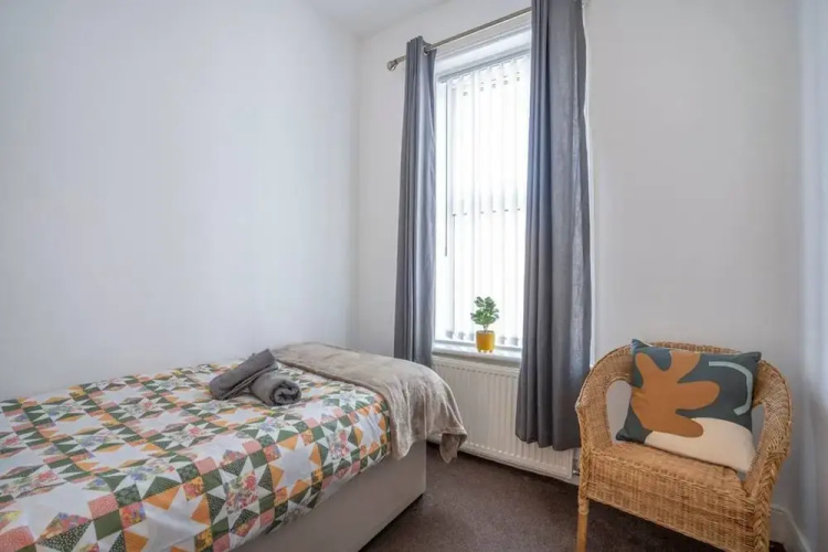 Spacious 3 Bed Flat-free Parking