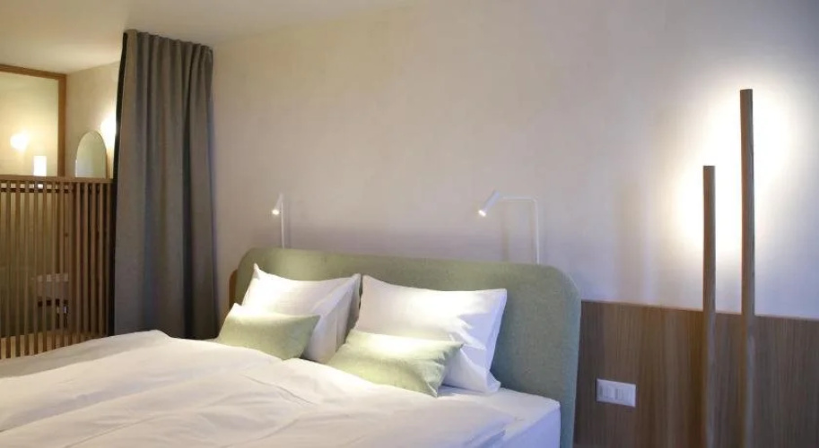 Carina, Hotel