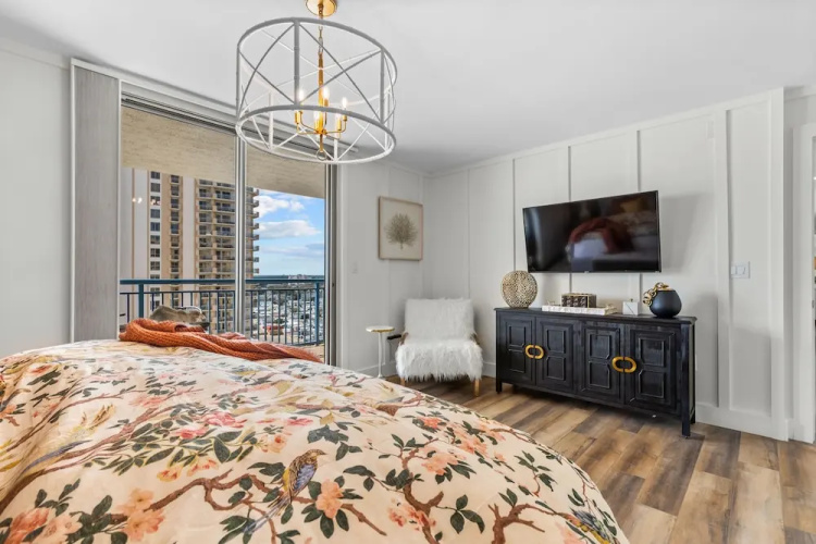 1606 Brighton 3 Bedroom Condo