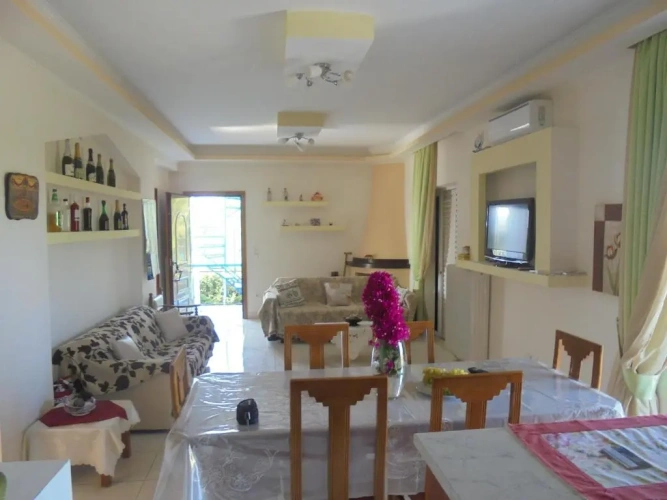 3 Bedrooms Apartment